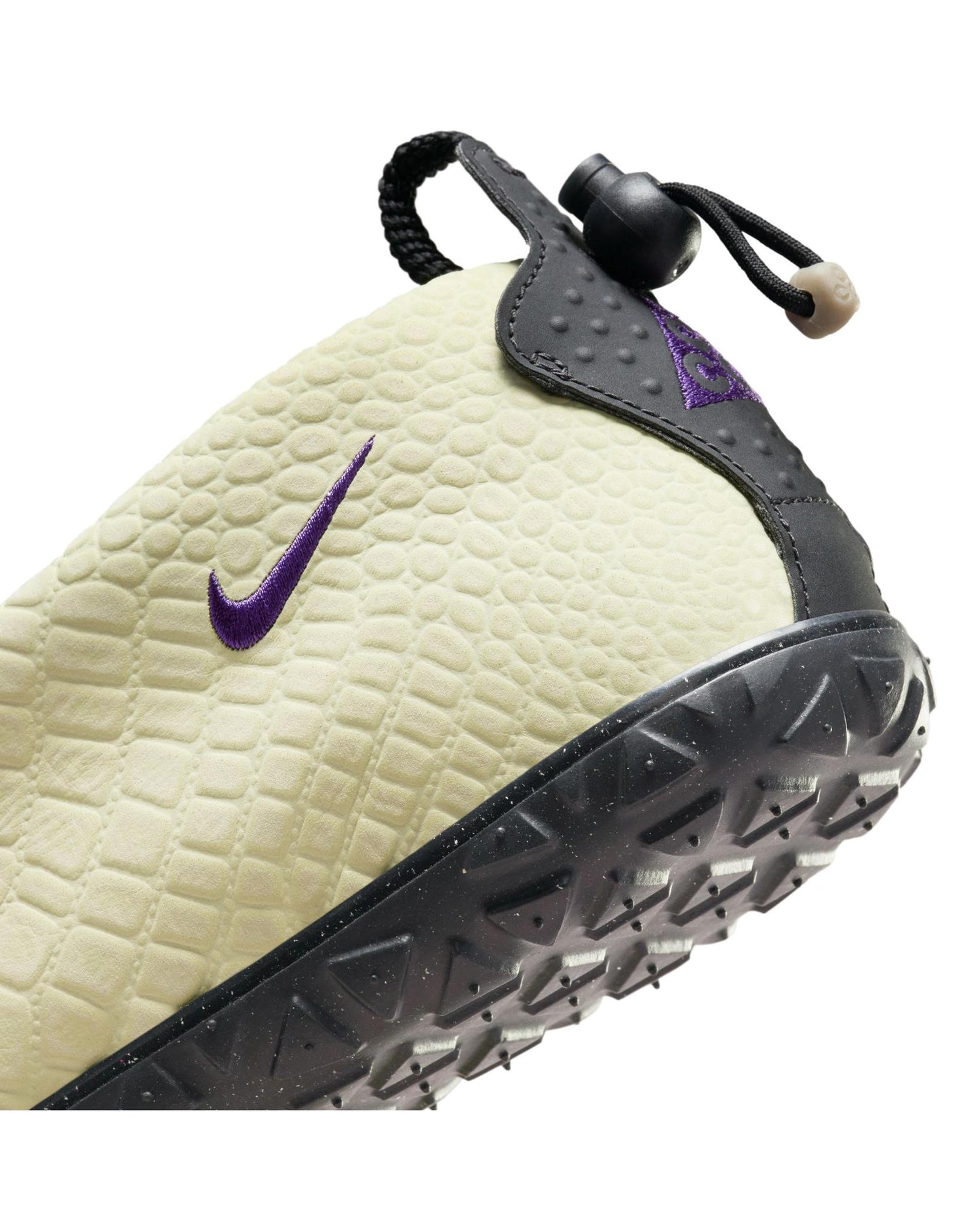 
                    
                      Nike ACG Moc Premium "Olive Aura"
                    
                  